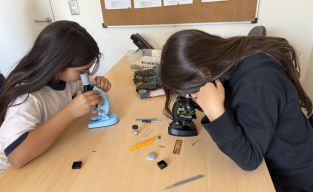 CONTINUAMOS EQUIPANDO EL LABORATORIO DE CIENCIAS